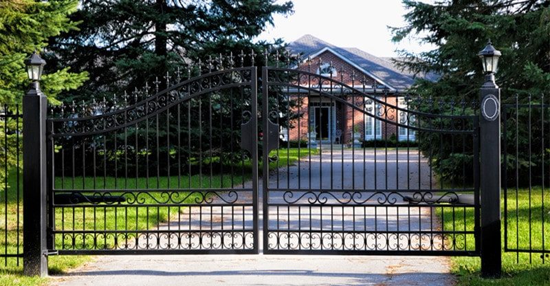 Putting in a Driveway Gate: 5 Suggestions and Methods